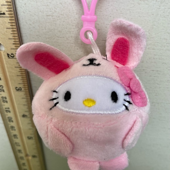 Hello Kitty Bunny bag clip 🩷 - Picture 4 of 5